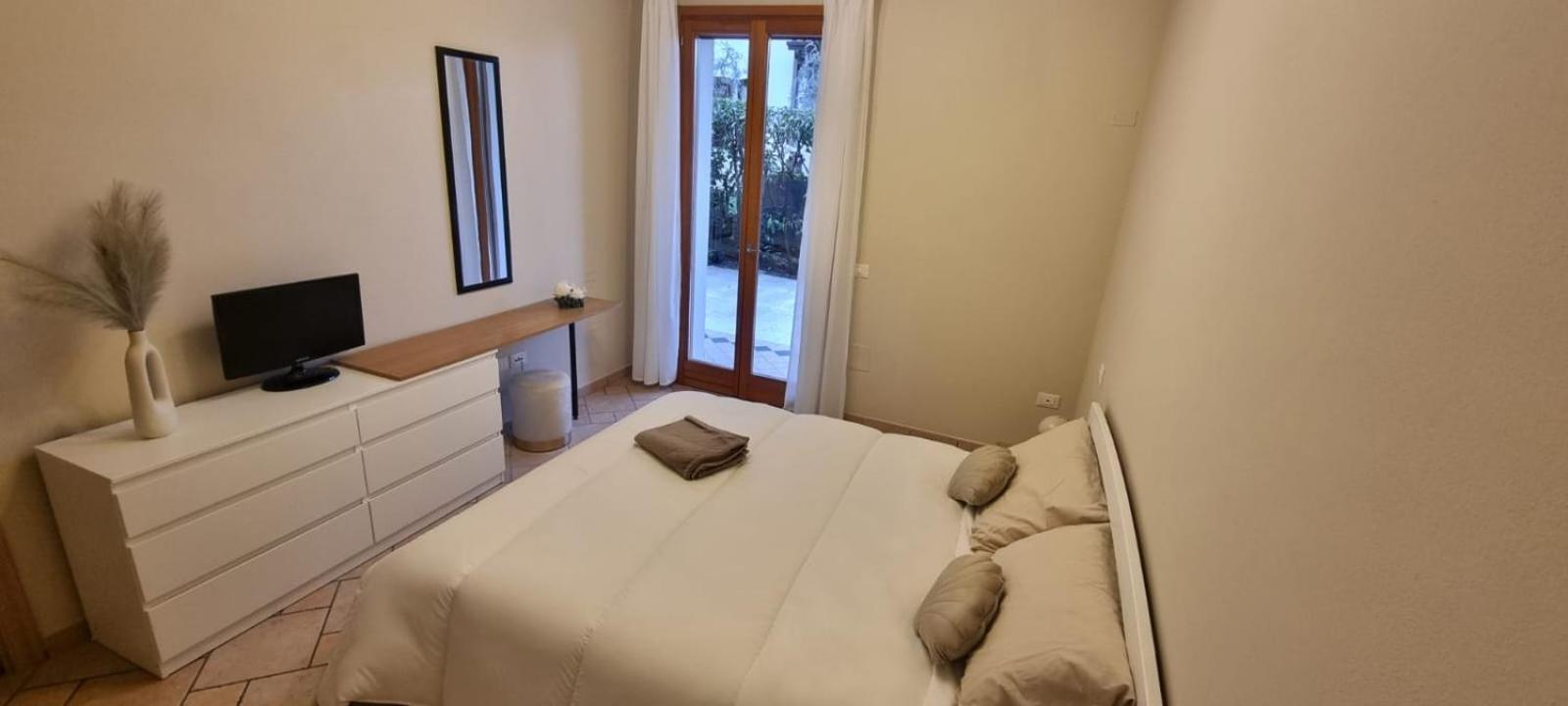 Hoya Apartment 시르미오네 외부 사진