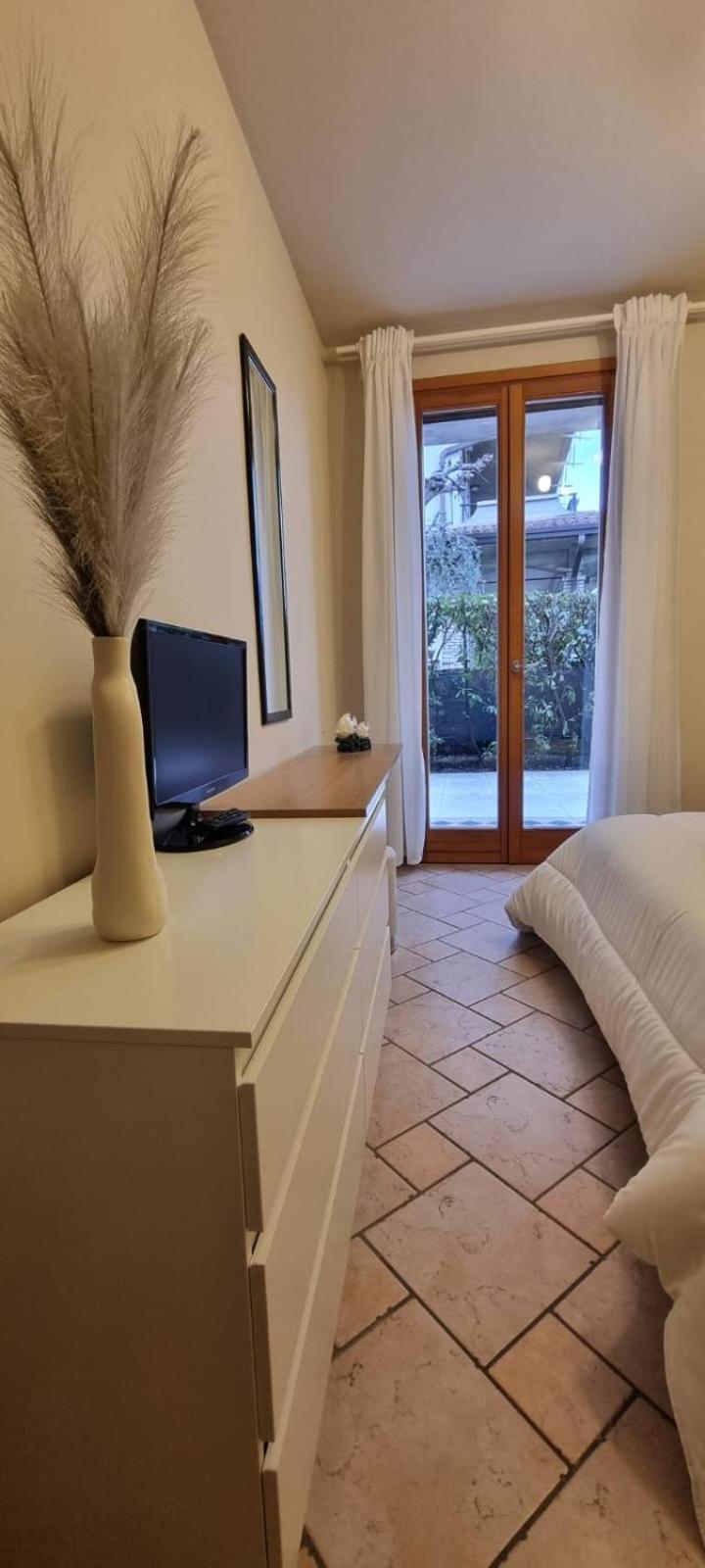Hoya Apartment 시르미오네 외부 사진