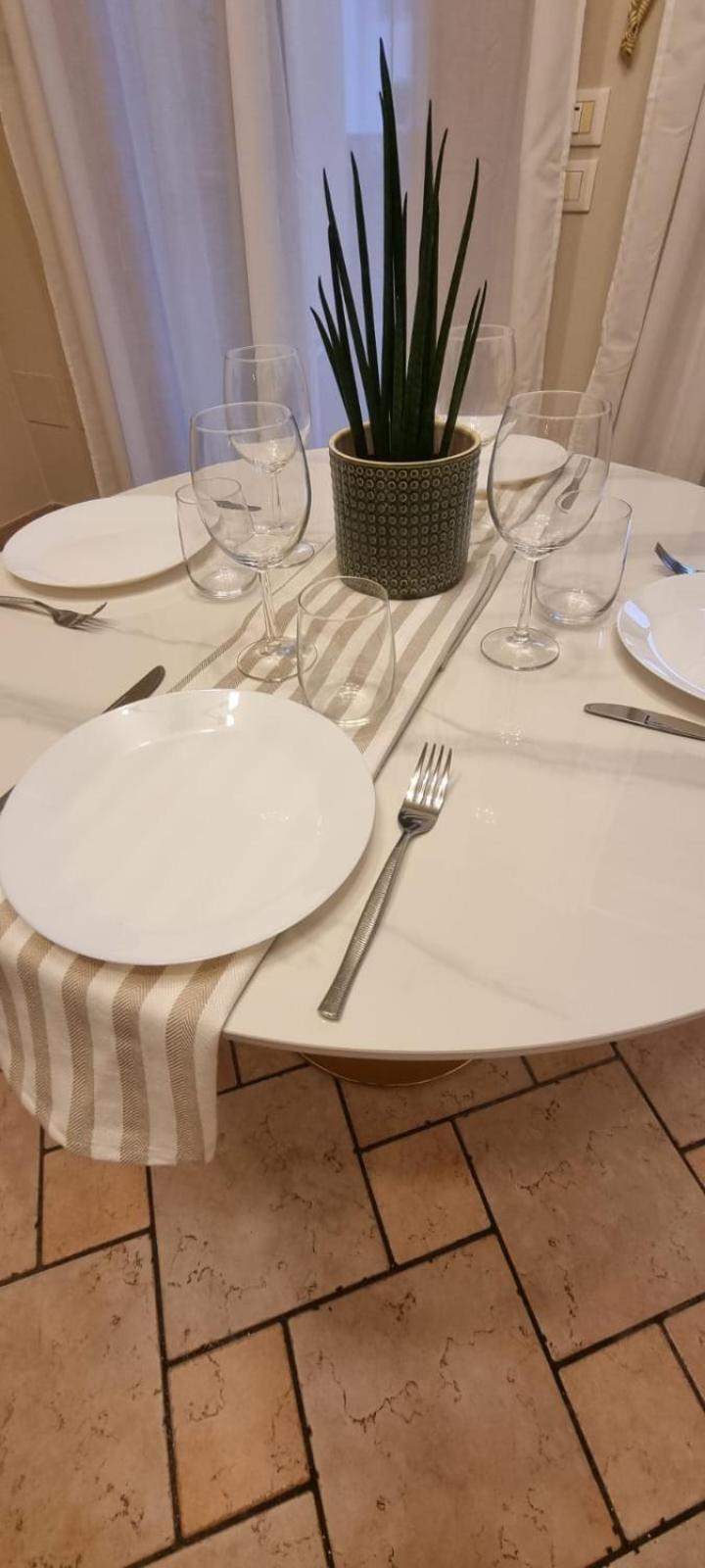 Hoya Apartment 시르미오네 외부 사진