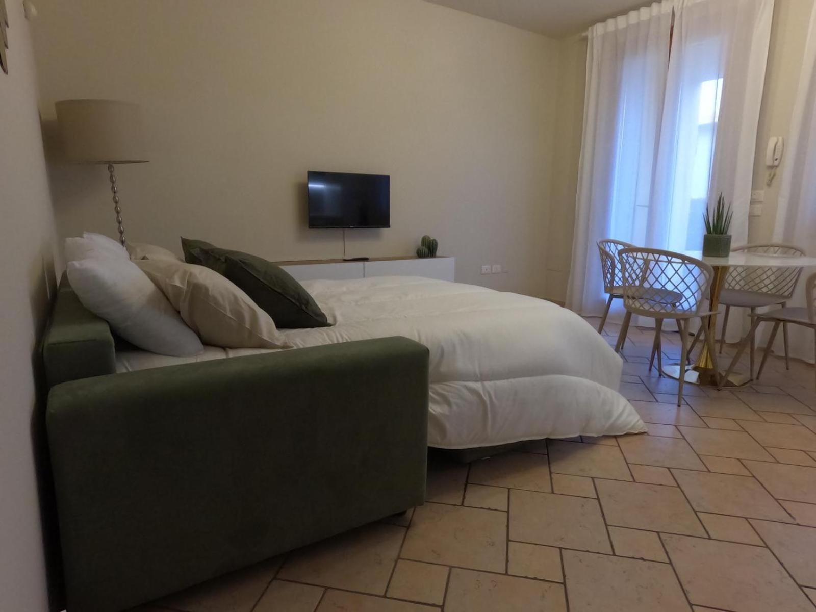 Hoya Apartment 시르미오네 외부 사진